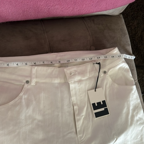 Local European white canvas cargos. Size XL - Picture 5 of 7